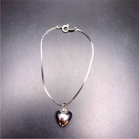 * "Estate Jewelry - Silver Puffy Heart charm Bracelet on a Serpentine chain - Picture 5 of 6